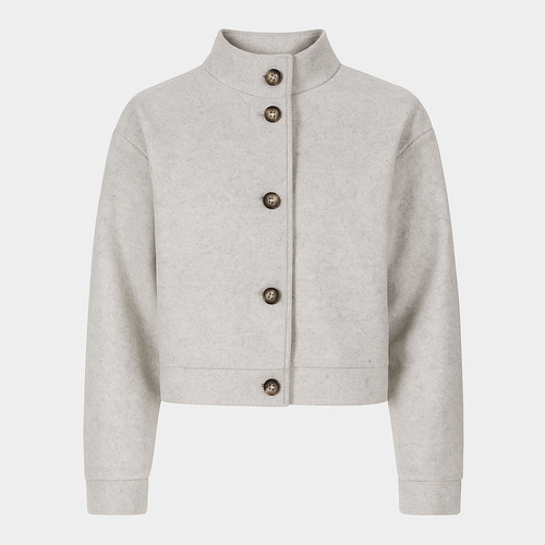 Kort damejakke med høj krave og knaplukning foran.