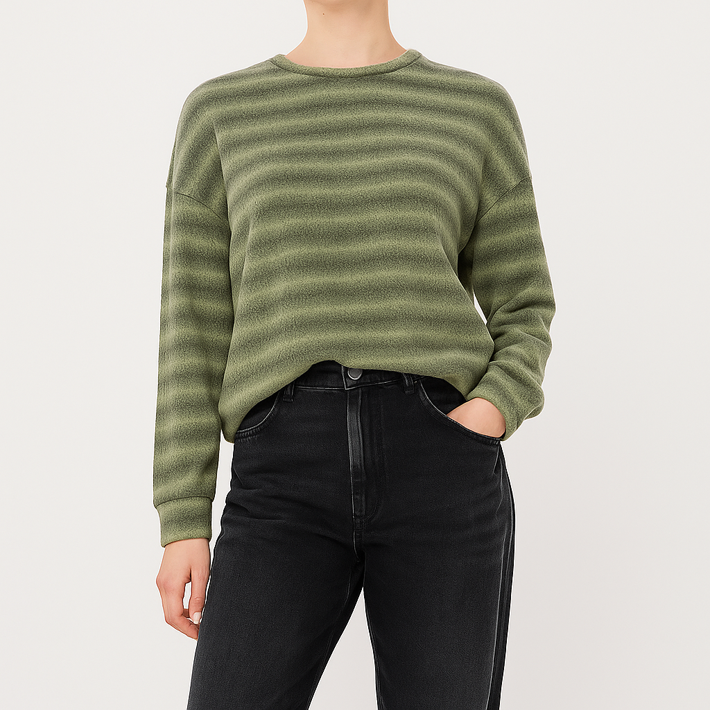 Strikket bluse med vandrette striber og rund hals