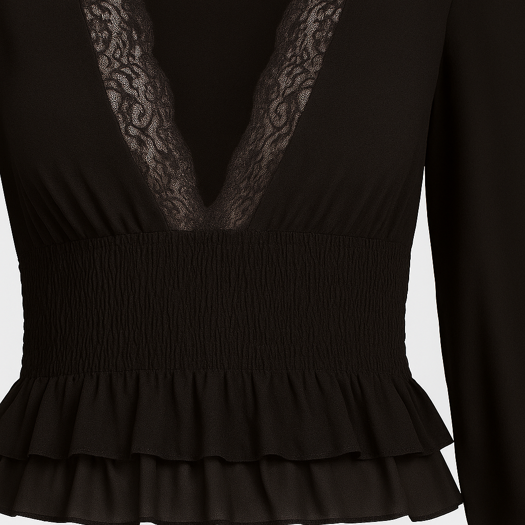 Elegant bluse med blondekant og rynket talje